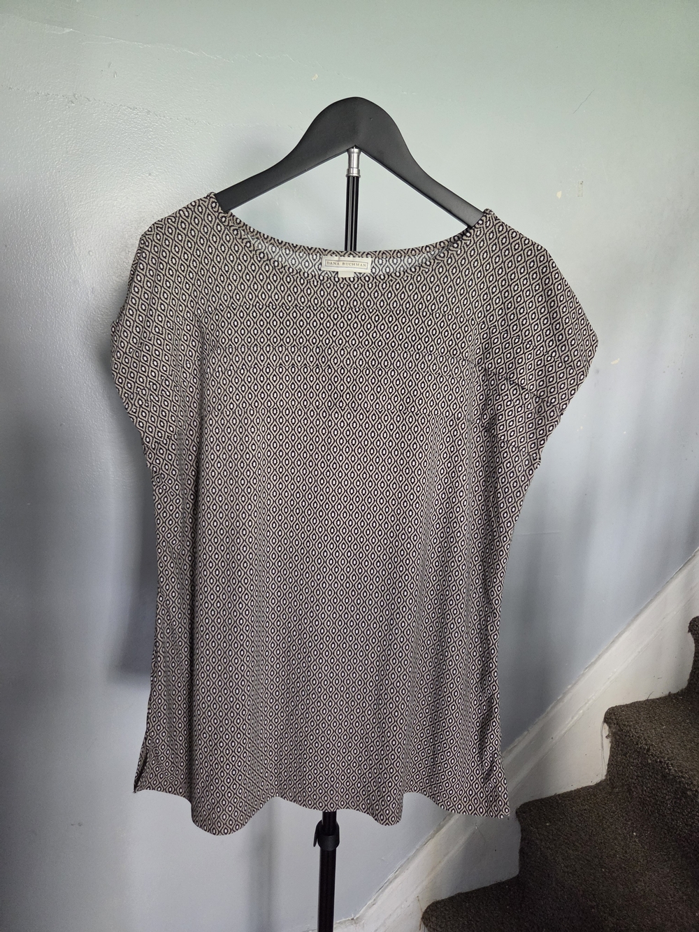 Dana Buchman Black & White Geometric Tunic Top